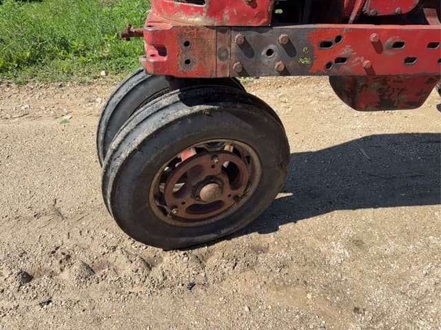 Image of Farmall Super M-TA equipment image 2