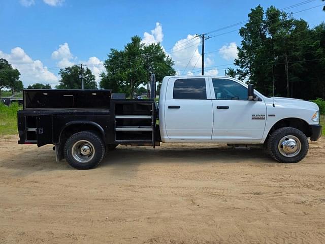 Image of Dodge Ram 3500 equipment image 3