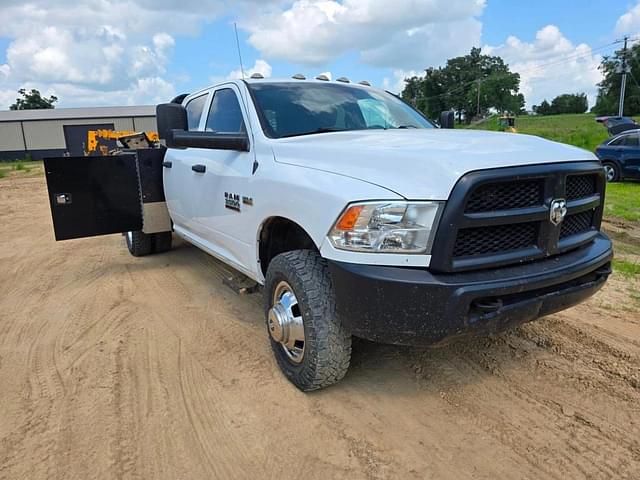 Image of Dodge Ram 3500 equipment image 2