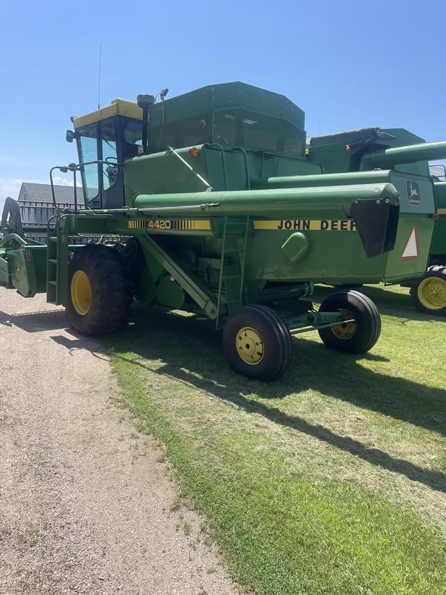 Image of John Deere 4420 equipment image 1
