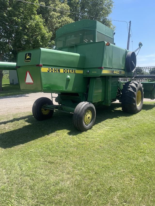 Image of John Deere 4420 equipment image 2