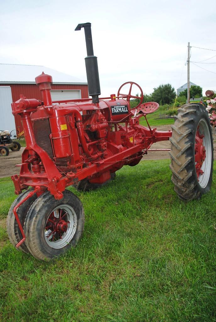 Image of Farmall F-20 Primary image