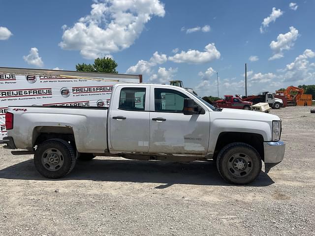 Image of Chevrolet 2500HD equipment image 3