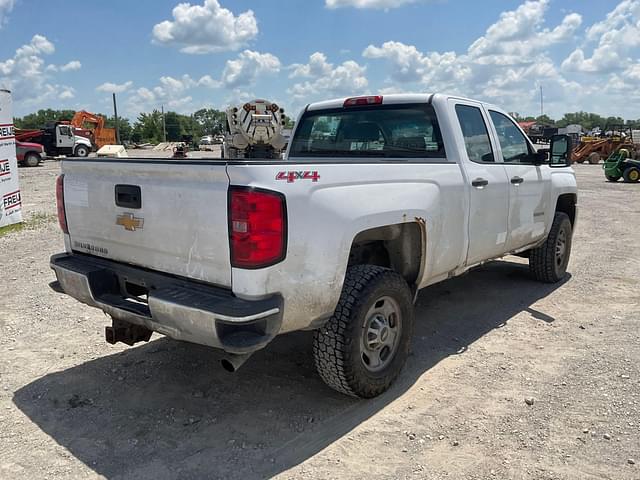 Image of Chevrolet 2500HD equipment image 4