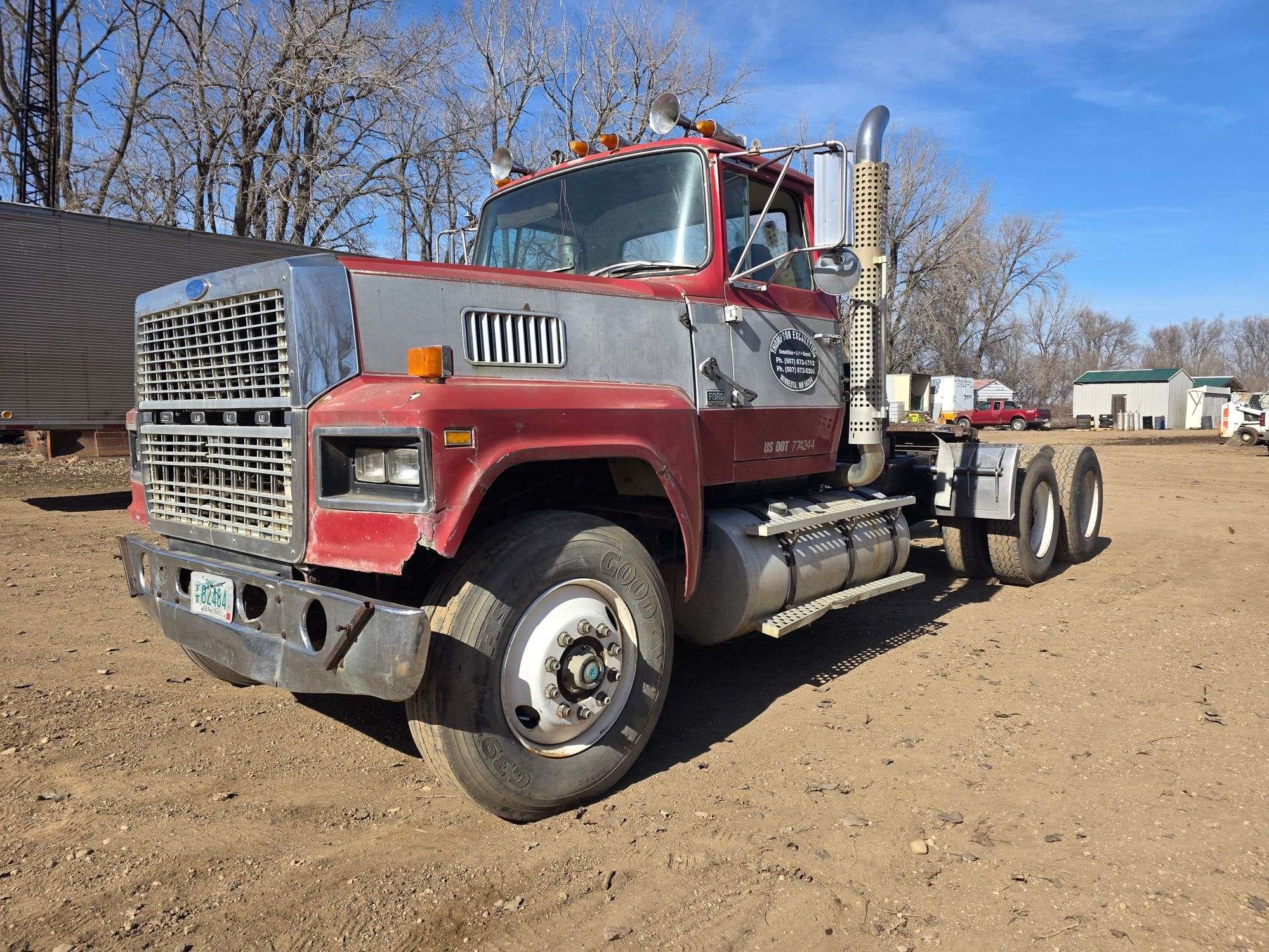 1986 Ford F-9000 Equipment Image0