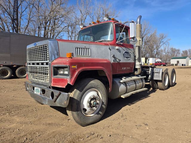 Image of Ford F-9000 equipment image 2