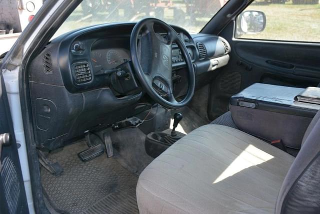 Image of Dodge Ram 2500 equipment image 3