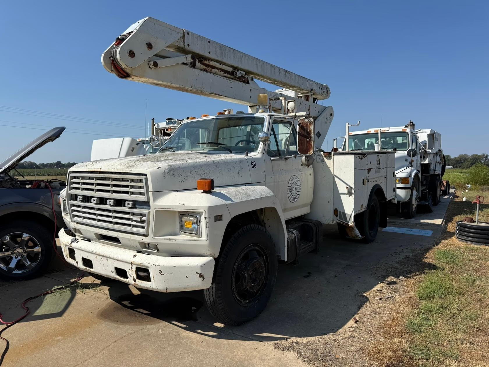 1984 Ford F-600 Equipment Image0