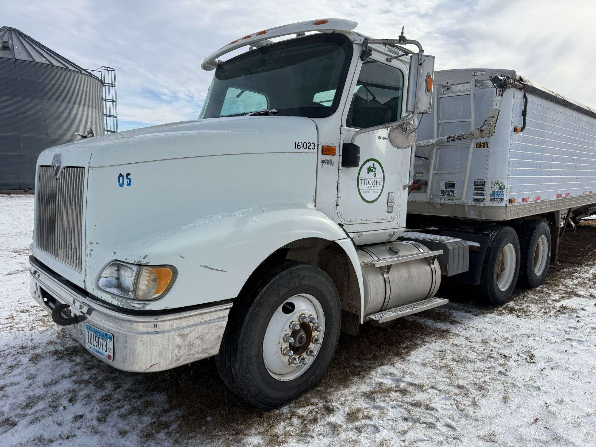 2004 International 9200i Equipment Image0