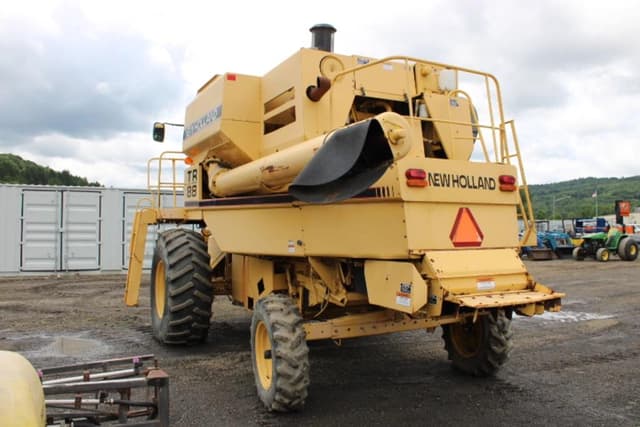 Image of New Holland TR88 equipment image 4