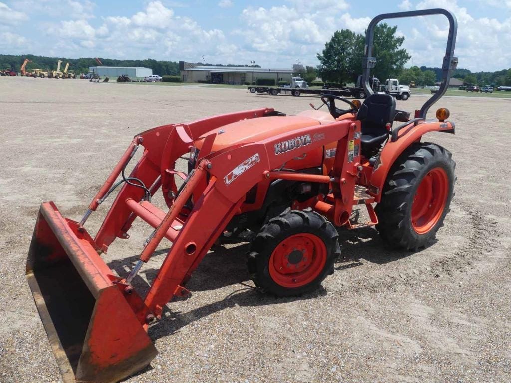 Kubota L2501D Equipment Image0