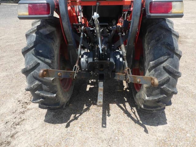 Image of Kubota L2501D equipment image 3
