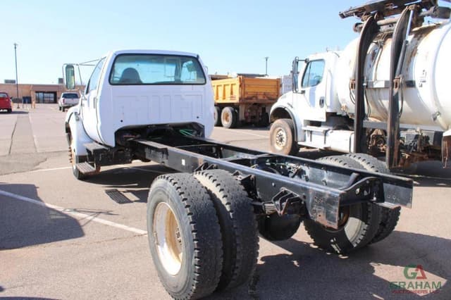 Image of Ford F-750 equipment image 3