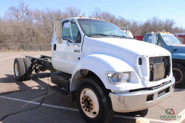 Image of Ford F-750 equipment image 1