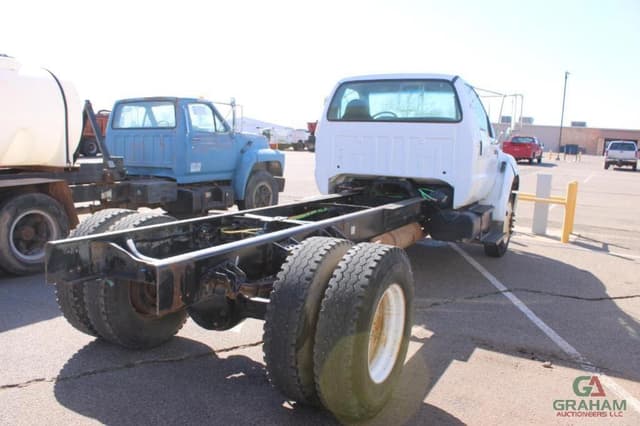 Image of Ford F-750 equipment image 2