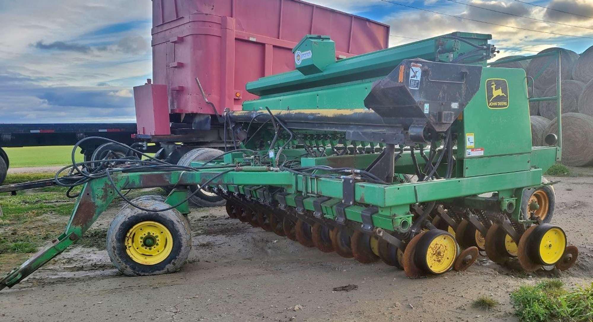Main image John Deere 750