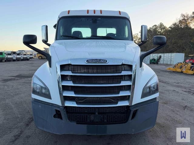 Image of Freightliner Cascadia 126 equipment image 1