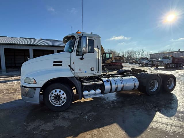Image of Mack CXU613 equipment image 3