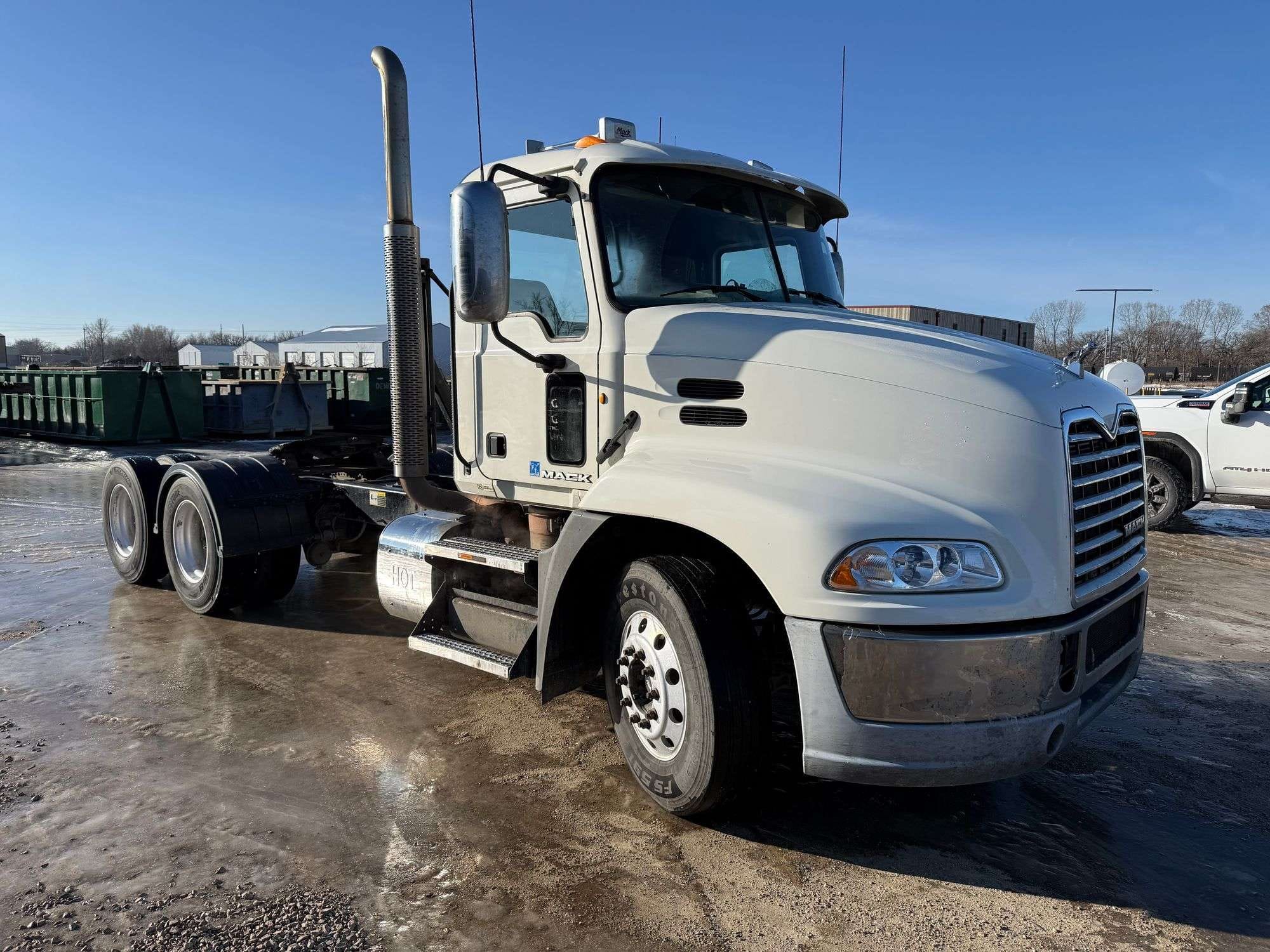 2012 Mack CXU613 Equipment Image0
