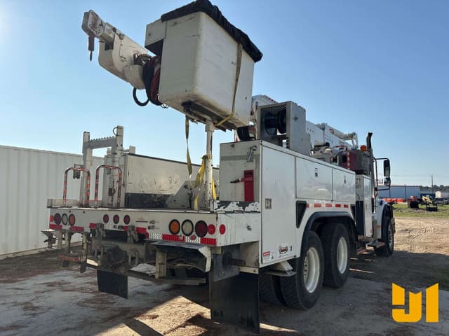 Image of Freightliner M2 equipment image 4