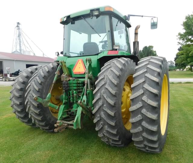 Image of John Deere 8400 equipment image 2