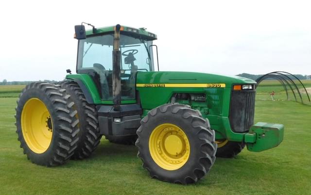 Image of John Deere 8400 equipment image 1