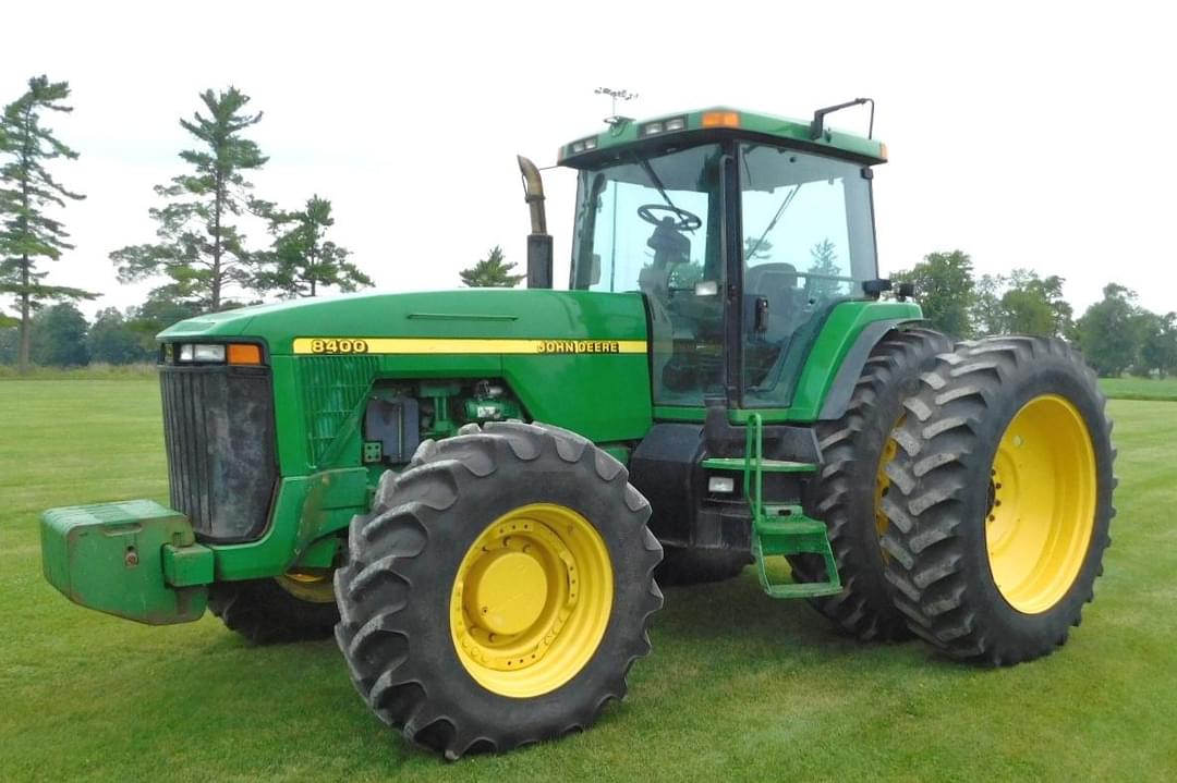 Image of John Deere 8400 Primary image