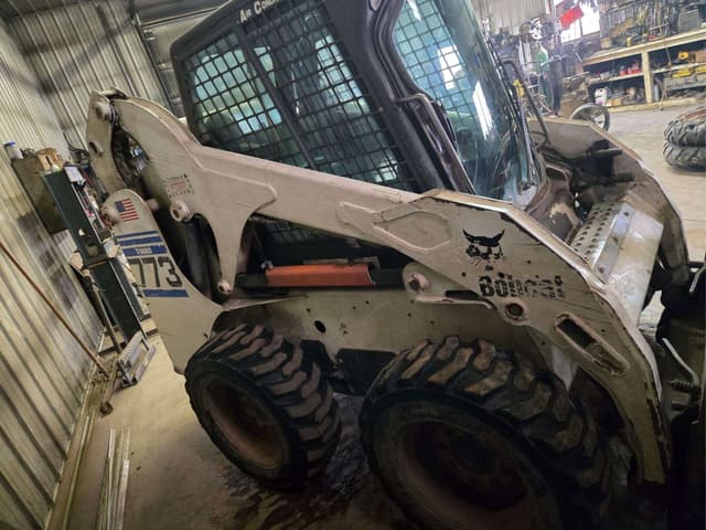 Image of Bobcat 773 equipment image 3