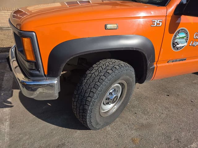 Image of Chevrolet 3500 equipment image 3