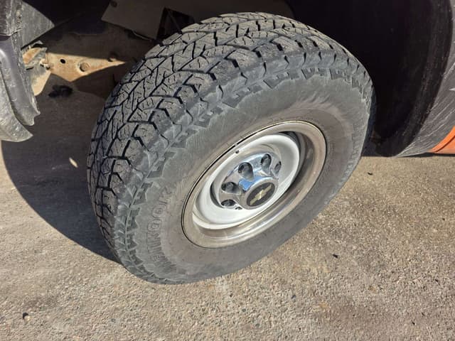 Image of Chevrolet 3500 equipment image 4