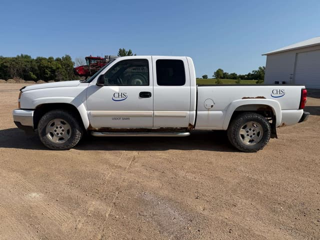 Image of Chevrolet 1500 equipment image 1