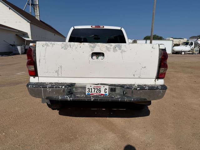 Image of Chevrolet 1500 equipment image 3