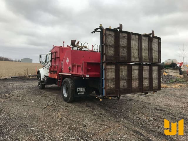 Image of International 4900 equipment image 3