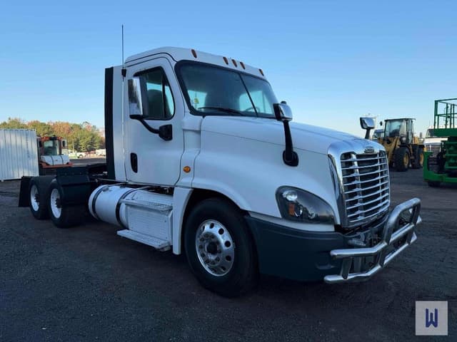 Image of Freightliner Cascadia 125 equipment image 3