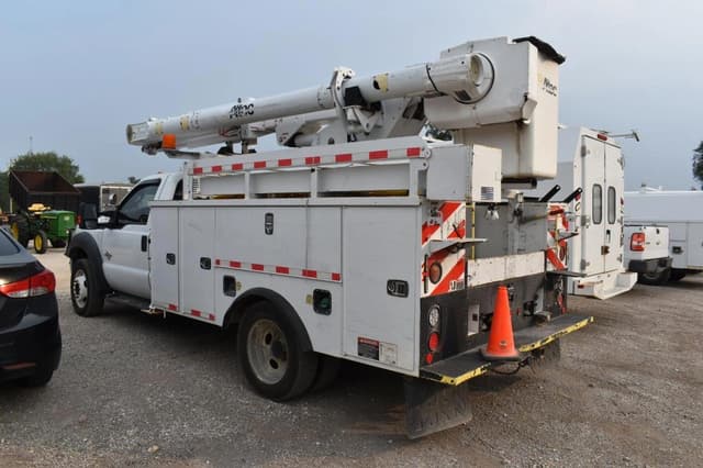 Image of Ford F-550 equipment image 3