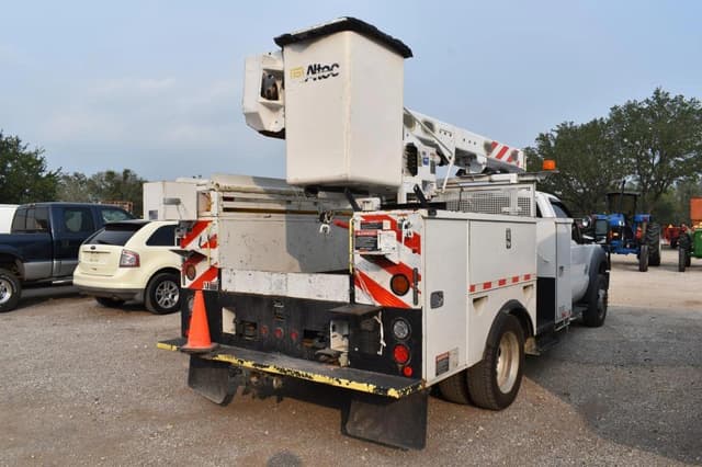 Image of Ford F-550 equipment image 2