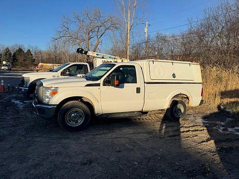 Image of Ford F-350 equipment image 2