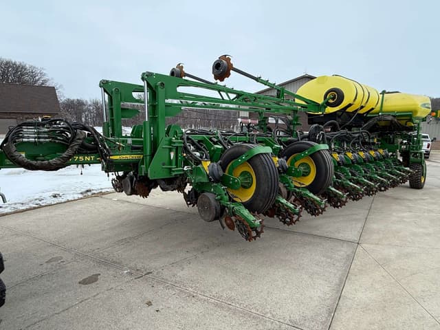 Image of John Deere 1775 equipment image 1