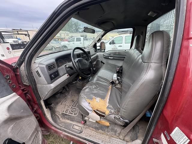 Image of Ford F-550 equipment image 4