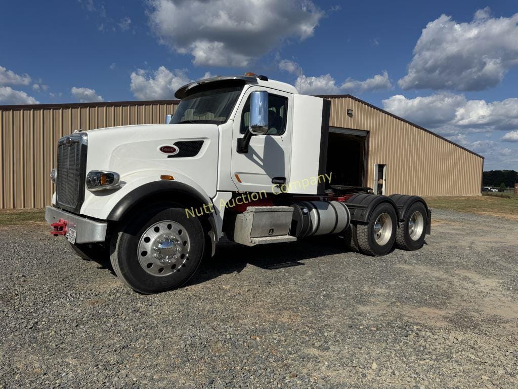 Main image Peterbilt 567