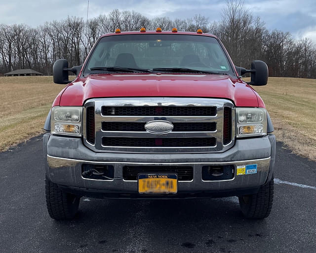 Image of Ford F-550 equipment image 3