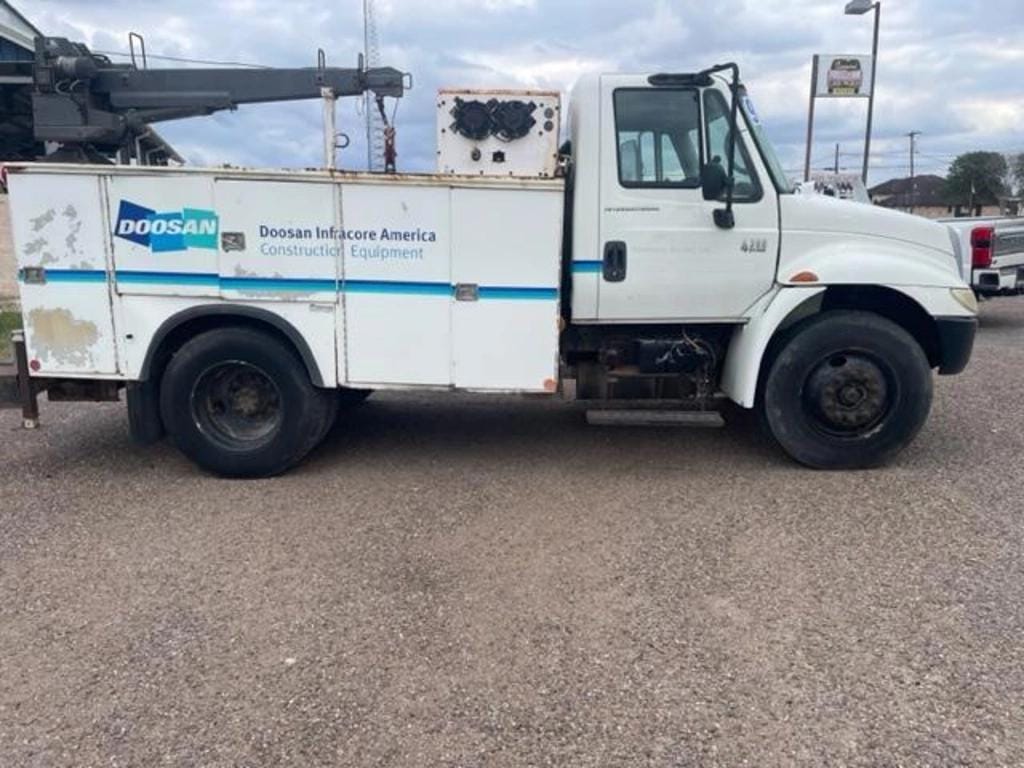 2007 International 4300 Equipment Image0