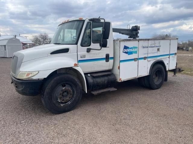 Image of International 4300 equipment image 1