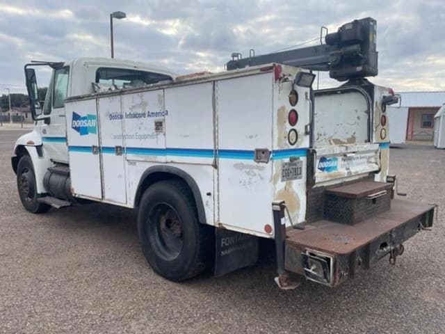 Image of International 4300 equipment image 3