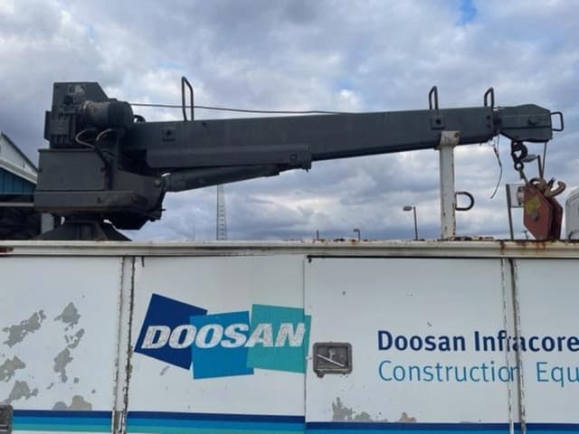 Image of International 4300 equipment image 2