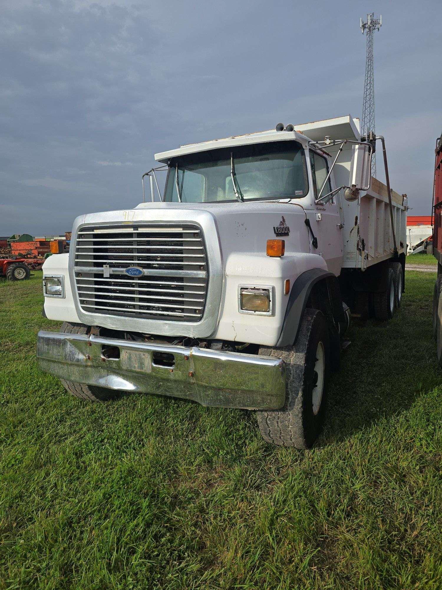 Main image Ford L8000