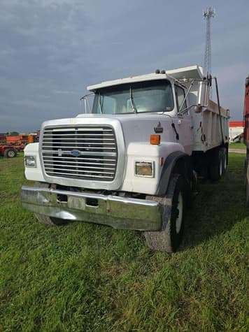 Main image Ford L8000