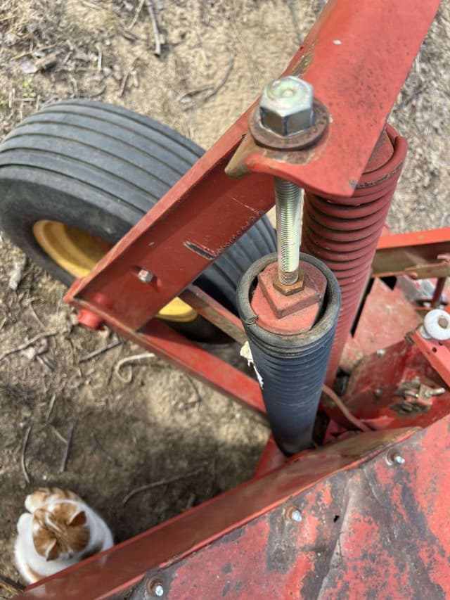 Image of New Holland 488 equipment image 3