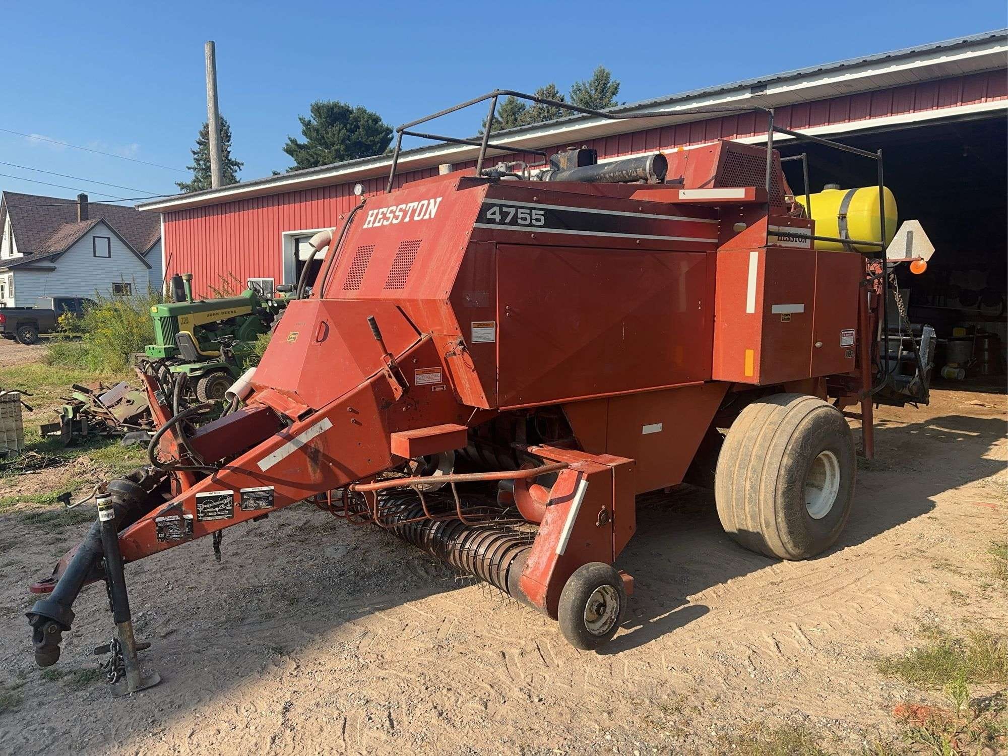 Hesston 4755 Equipment Image0