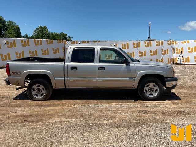 Image of Chevrolet 1500 equipment image 3